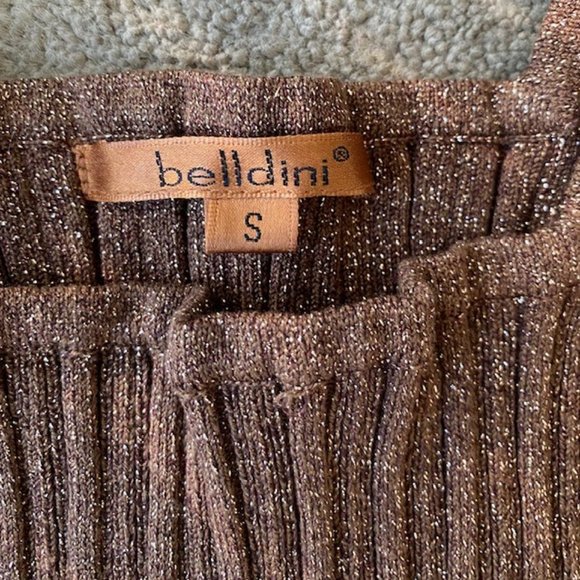 Sleeveless Stretchy Top - Picture 3 of 3